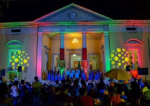 Coral se apresenta com Orquestra de Violões e Banda no encerramento do Natal no Paço