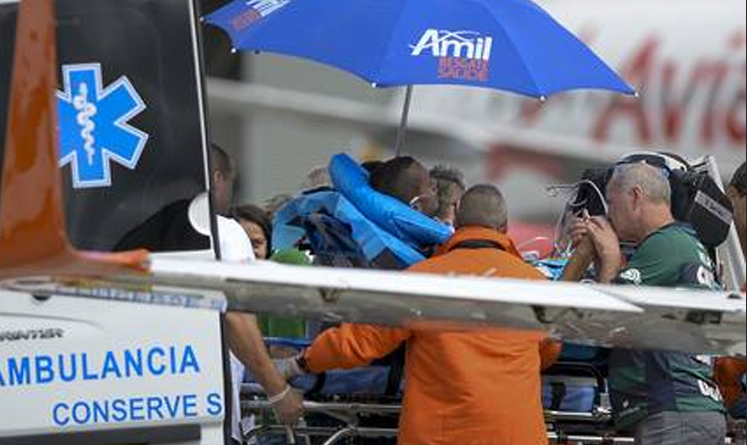 Avião com último sobrevivente da Chapecoense faz parada em Manaus