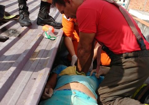 Trabalhador morre eletrocutado ao usar escada em Manaus