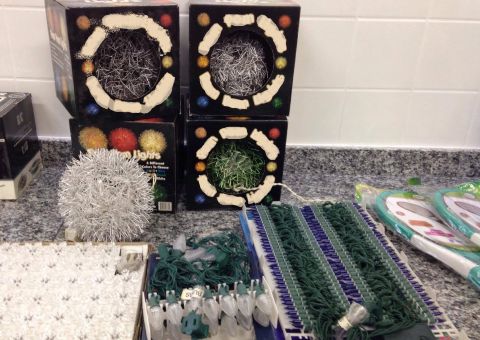 Em Manaus, mais de 1.800 produtos natalinos são reprovados durante fiscalização 