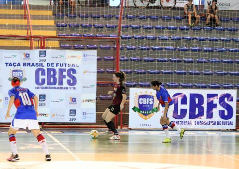 Gigantes do futsal feminino fazem semifinais da Taça Brasil 2016
