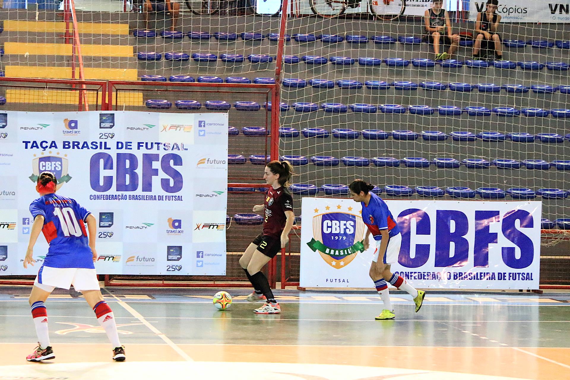Gigantes do futsal feminino fazem semifinais da Taça Brasil 2016