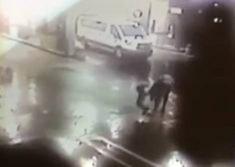 Ladrão escolhe a pessoa errada para roubar e o pior acontece