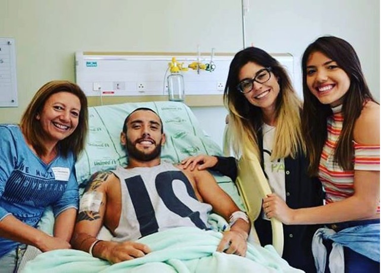 Alan Ruschel posta foto com a família e fala sobre milagre
