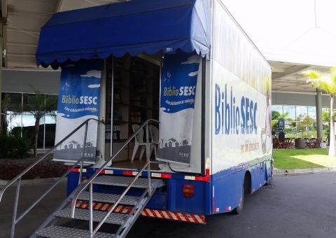 Biblioteca sobre rodas leva conhecimento a Zona Norte de Manaus