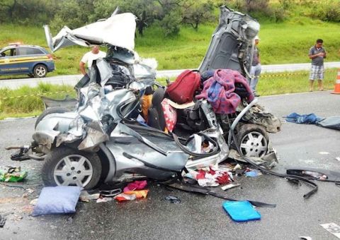 Acidente na BR deixa 7 mortos