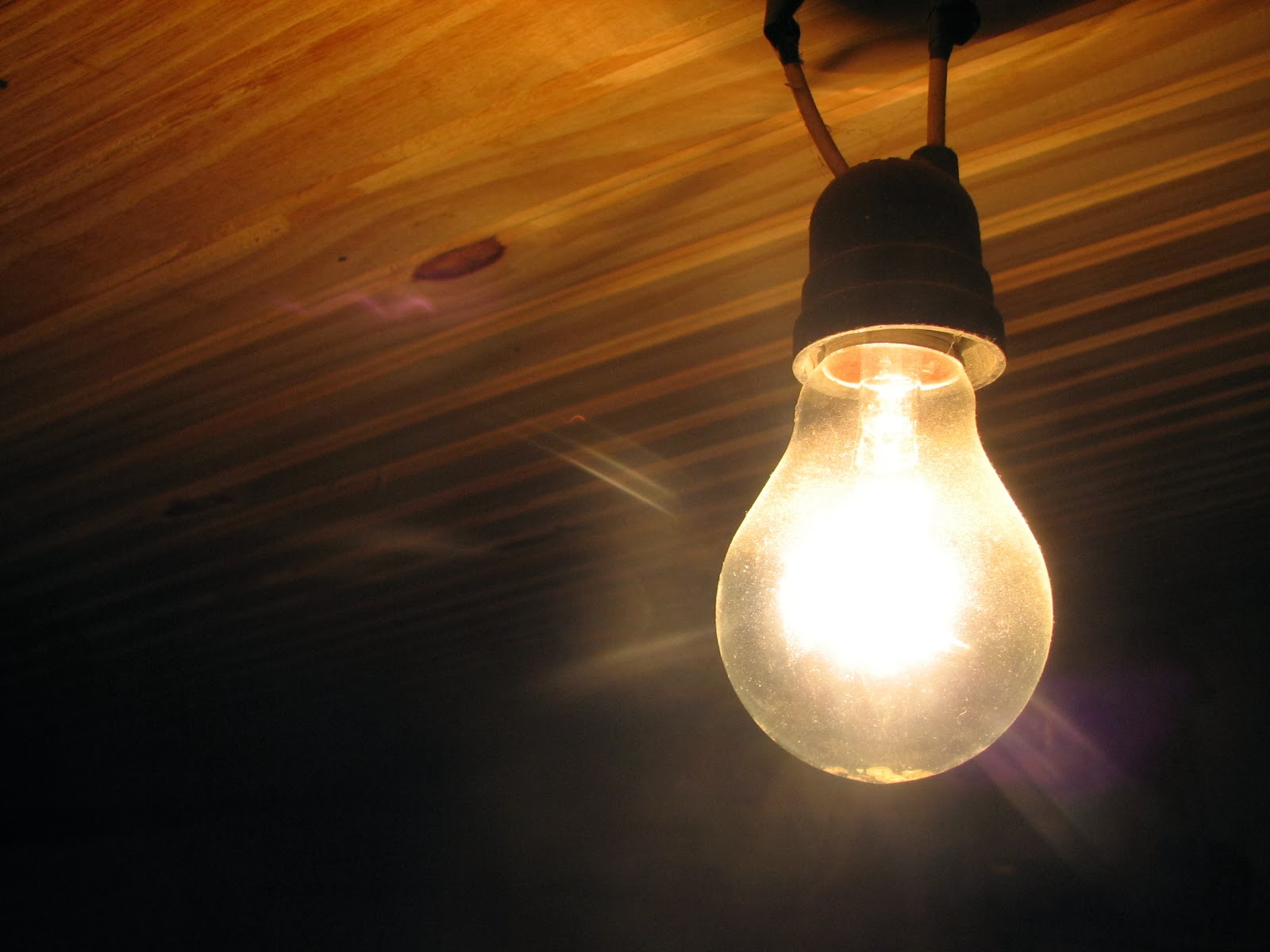 Aneel propõe mudanças em valores de bandeiras tarifárias para o ano que vem