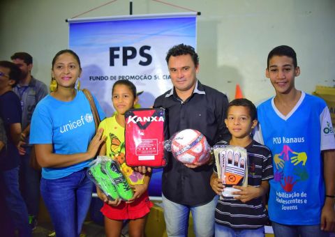 Crianças e adolescentes do Jorge Teixeira são beneficiados com equipamentos esportivos   