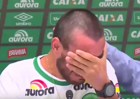 Sobrevivente do voo da Chape, Alan Ruschel chora ao falar dos amigos em 1ª entrevista