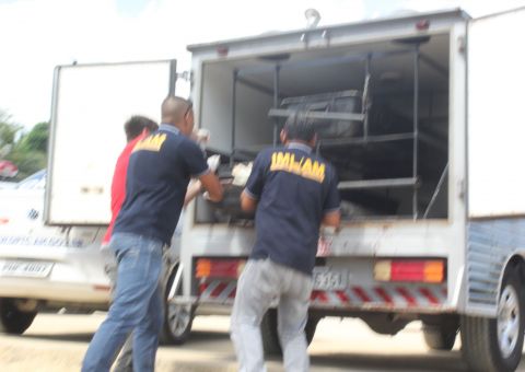 Corpo de homem é encontrado dentro de carro abandonado em Manaus