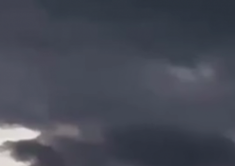 Vídeo flagra suposta plasma de óvni no céu