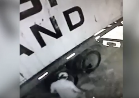 Ousados, bandidos arrumam "cavalinho" para roubar contêiner em Manaus 