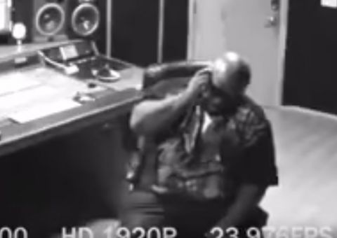 Celular de CeeLo Green explode durante ligação e cantor desmaia