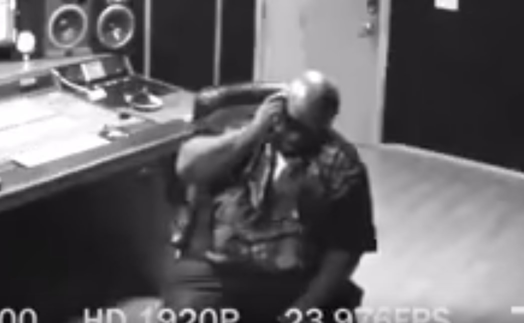 Celular de CeeLo Green explode durante ligação e cantor desmaia