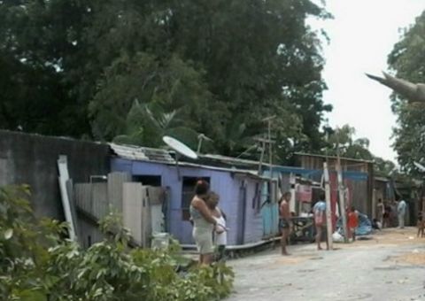 Em Manaus, jovens são mortos a tiros na frente de casa