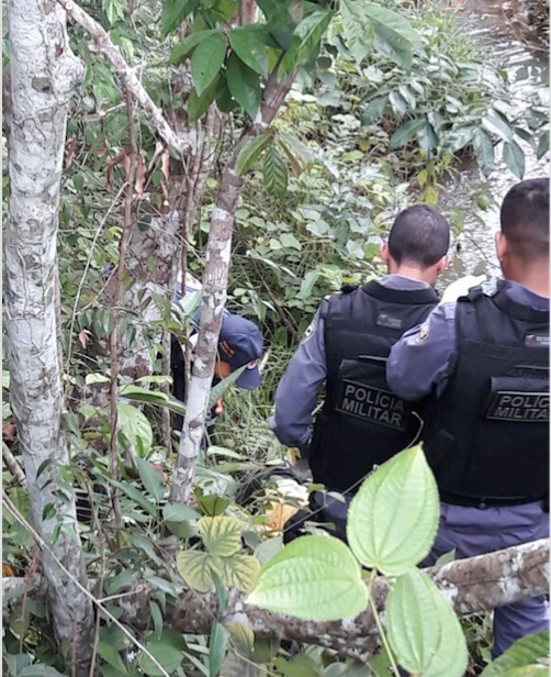 Mulher é encontrada desacordada em ramal com marcas de agressão e facadas