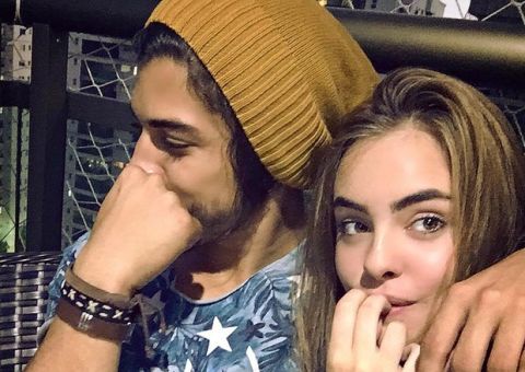 Douglas Sampaio posta foto com mulher e fãs não perdoam