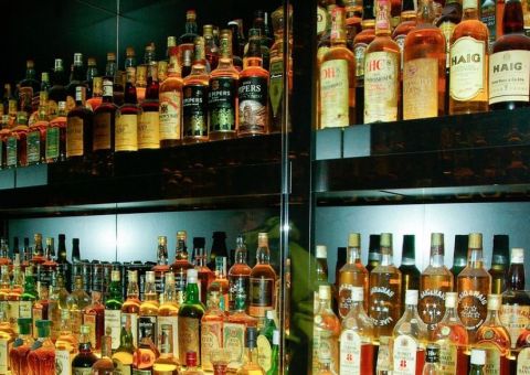 Ex-vereador é preso tentando roubar bebidas em supermercado