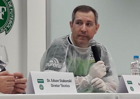 Rafael Henzel sai do hospital e promete narrar jogo da Chape