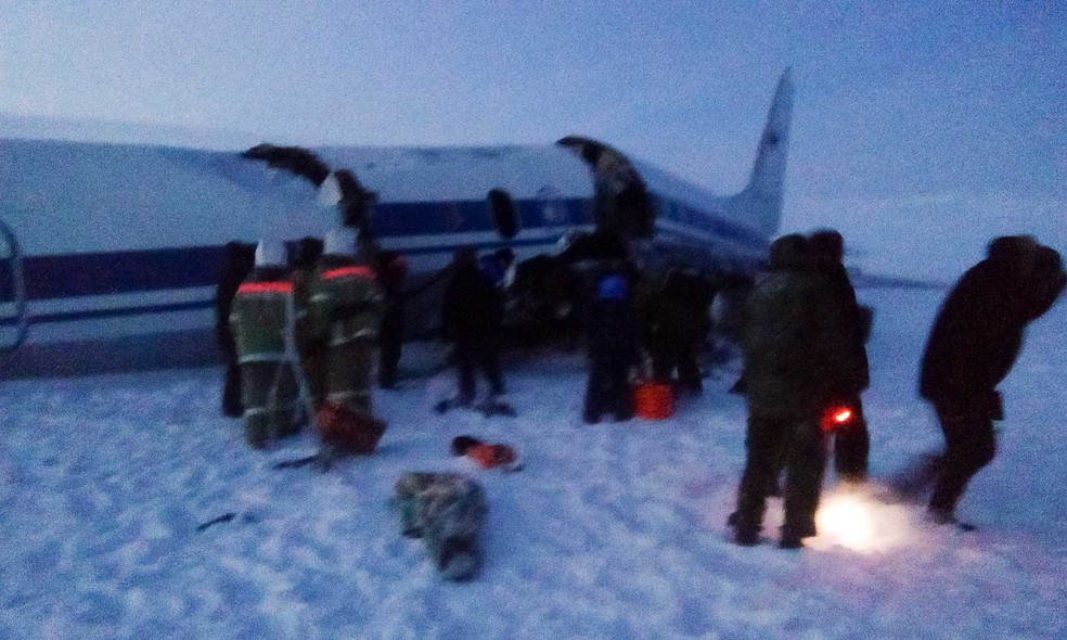 Avião militar cai na Sibéria com 39 pessoas 