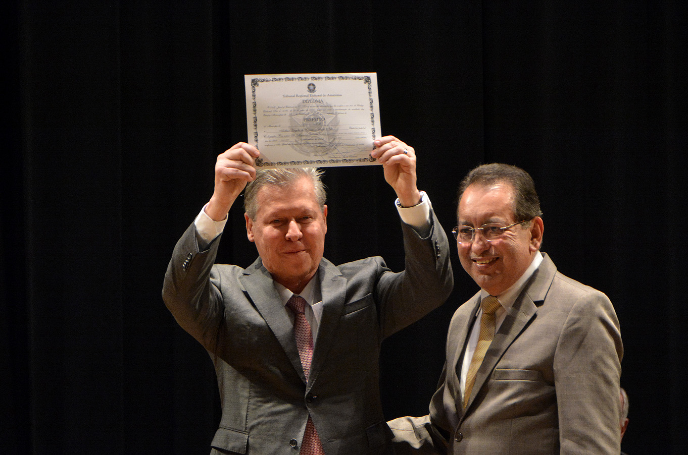 Prefeito, vice e vereadores são diplomados nesta segunda