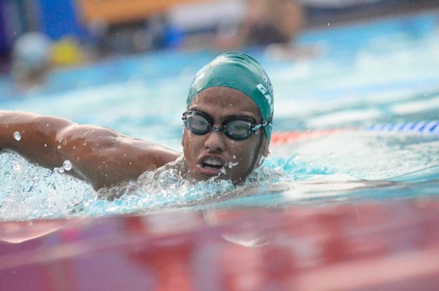 Nadador amazonense  entra para a história ao ser o primeiro atleta a completar travessia “Do Leme ao Pontal"