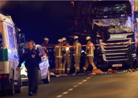 Motorista de Berlim seria refugiado paquistanês, dizem jornais alemães