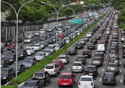 Possível carro voador de Larry Page é flagrado em aeroporto