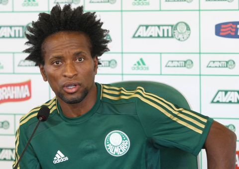 Zé Roberto anuncia aposentadoria em 2017