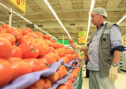 Vigilância Sanitária realiza fiscalização em supermercados de Manaus  