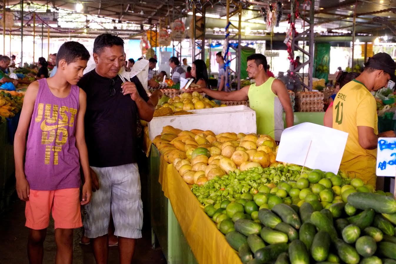 Feira realiza ofertas de produtos regionais para a ceia de Natal 