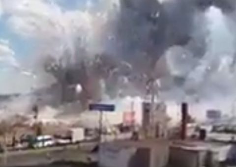 Explosão em mercado de fogos de artifício deixam mortos e feridos no México