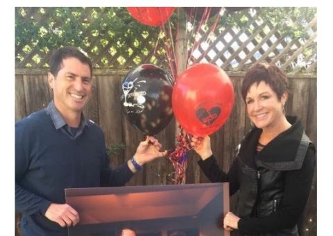 Após 24 anos juntos, casal comemora separação com festança 