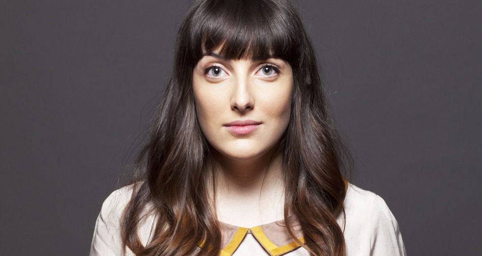 Clarice Falcão quebra internet ao divulgar clipe com nus frontais