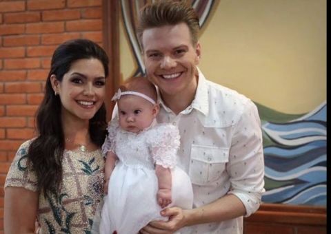 Thais Fersoza e Michel Teló batizam a filha Melinda. Veja fotos