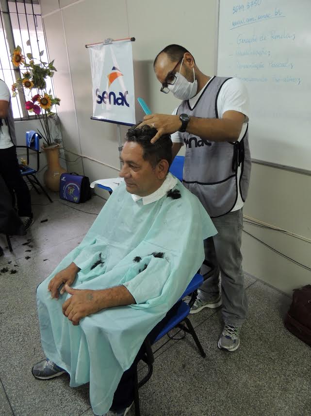 Sine disponibiliza serviço de corte de cabelo  