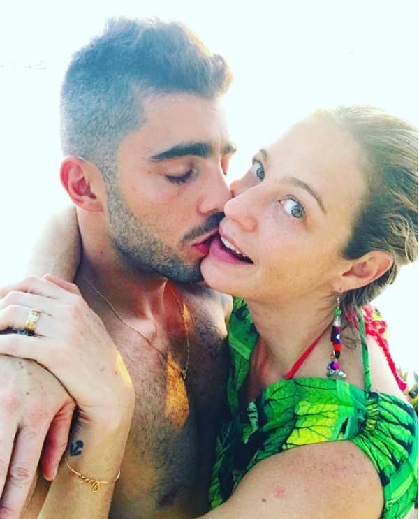 Luana Piovani posa com lingerie sexy e dá dica para apimentar a relação