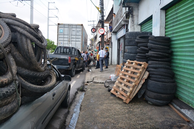 Operação fecha 3 empresas por venda ilegal de pneus