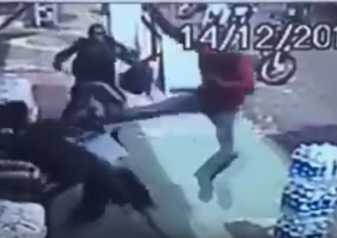 Vídeo mostra momento que vendedor de água dá 'voadora' em bandido durante fuga