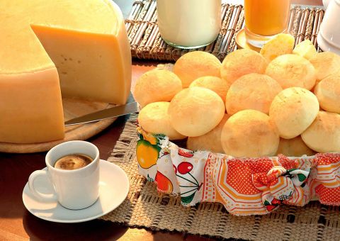 Como preparar pão de queijo light em casa