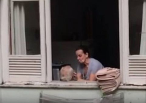 Mulher é presa por agredir o marido idoso