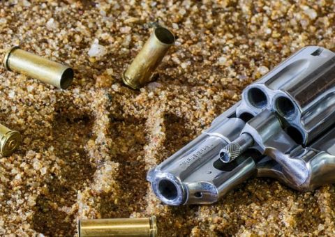 Homem enlouquece e mata seis pessoas porque prostituta que queria estava ocupada