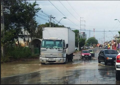 Defesa Civil registra seis ocorrências após chuva forte em Manaus 