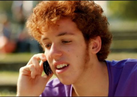 De garoto propaganda a ator da Globo, João Cortez surpreende ao cantar no “Encontro”