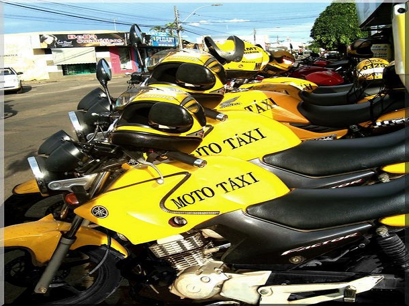 Mototáxis oferecem serviço à brasileiros que querem sair da Venezuela