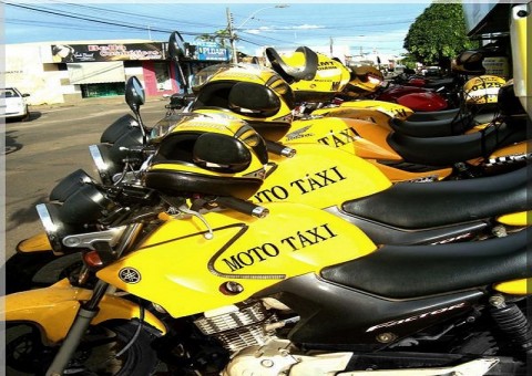 Mototáxis oferecem serviço à brasileiros que querem sair da Venezuela