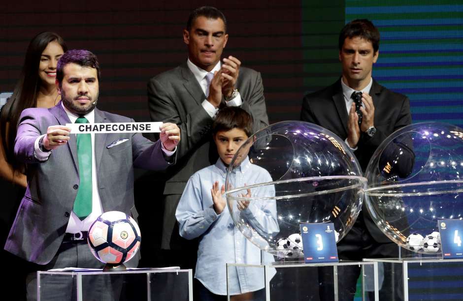 Chape se prepara para fazer até 91 partidas em 2017