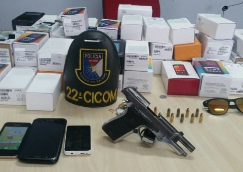 Dupla é presa após manter funcionários aprisionados e assaltar loja em Manaus