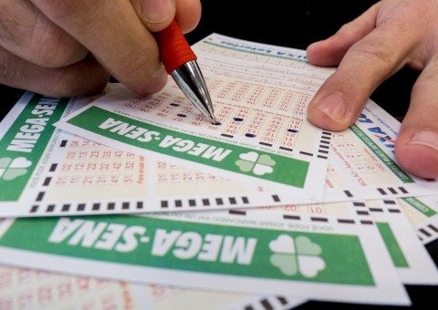 Apostadores acertam na Mega-Sena e cada um fatura prêmio de R$ 20 milhões