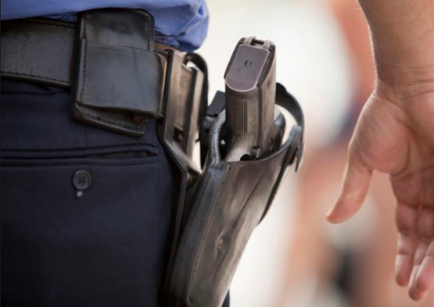 Ministro anuncia que policiais poderão usar armas apreendidas com criminosos